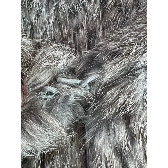 Elizabeth and James Fur Coat - knitted rabbit fur - Picture 4 of 4